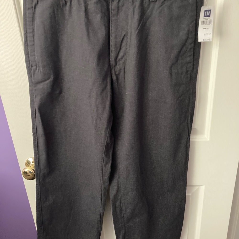 GAP Men's Charcoal plaid chinos pants. Relaxed fit. Size 33x30